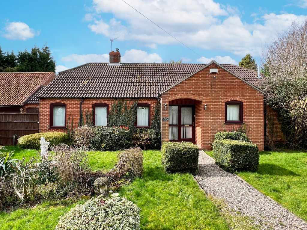 3 bed detached bungalow for sale in Holly Mount, Kneesall, Newark NG22