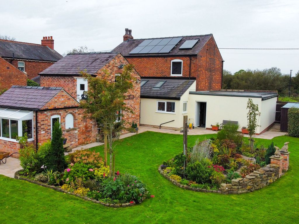 3 bed detached house for sale in Marl Cop, Bretherton PR26, £685,000