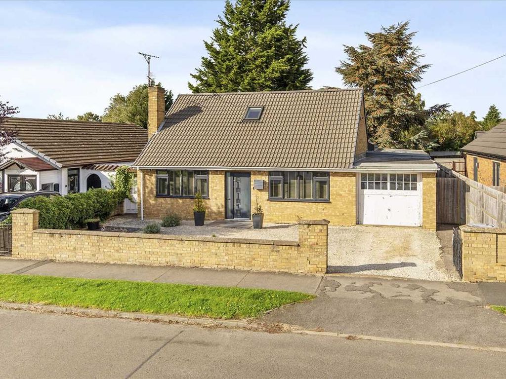 4 bed detached house for sale in Regent Road, Burton Latimer, Kettering