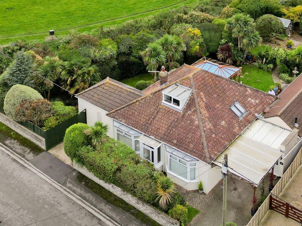 4 bed detached bungalow for sale in St. Andrews Drive, Clevedon BS21, £
