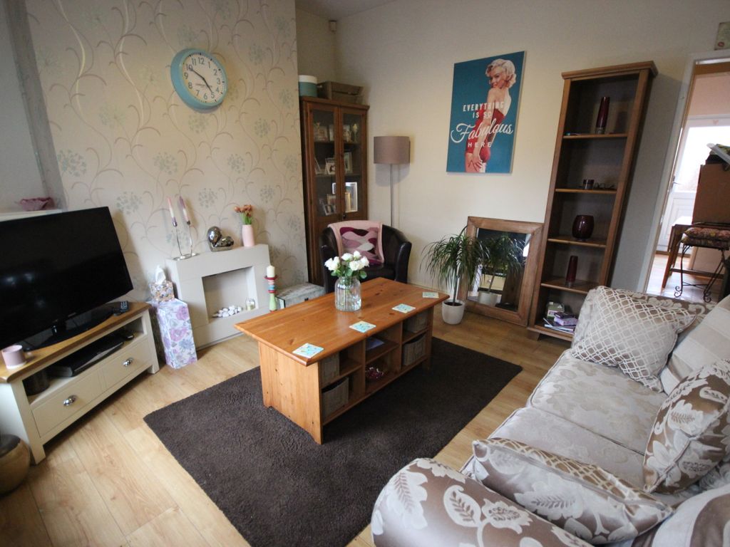 2 bed property to rent in May Street, Golborne, Warrington WA3, £725