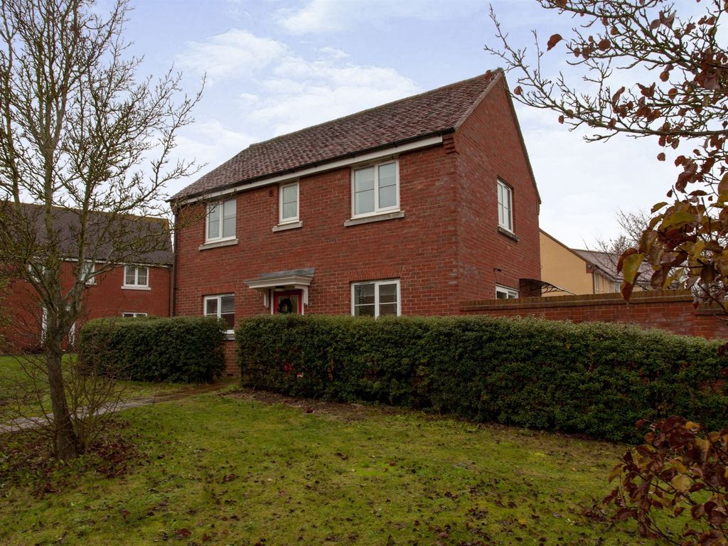 3 bed semidetached house for sale in Woodpecker Way, Great Cambourne