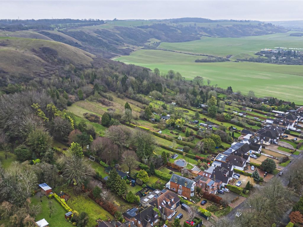4 bed detached house for sale in Tring Road, Dunstable, Central