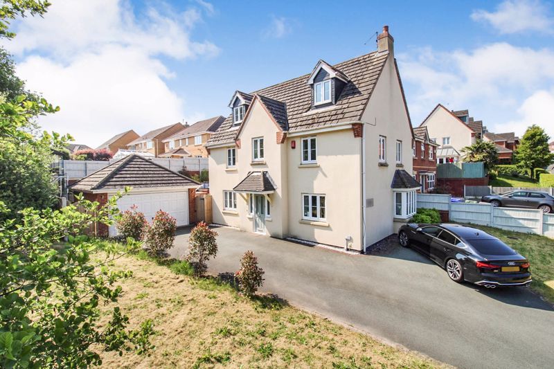 5 bed detached house for sale in Chillington Way, Norton Heights ST6, £