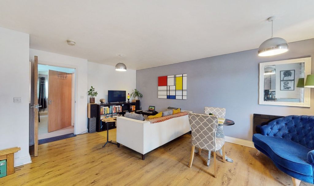 2 bed flat for sale in Brocket Way, Chigwell IG7 4Lu Zoopla