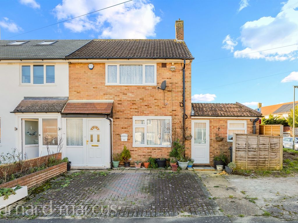 2 bed end terrace house for sale in Marbles Way, Tadworth KT20, £