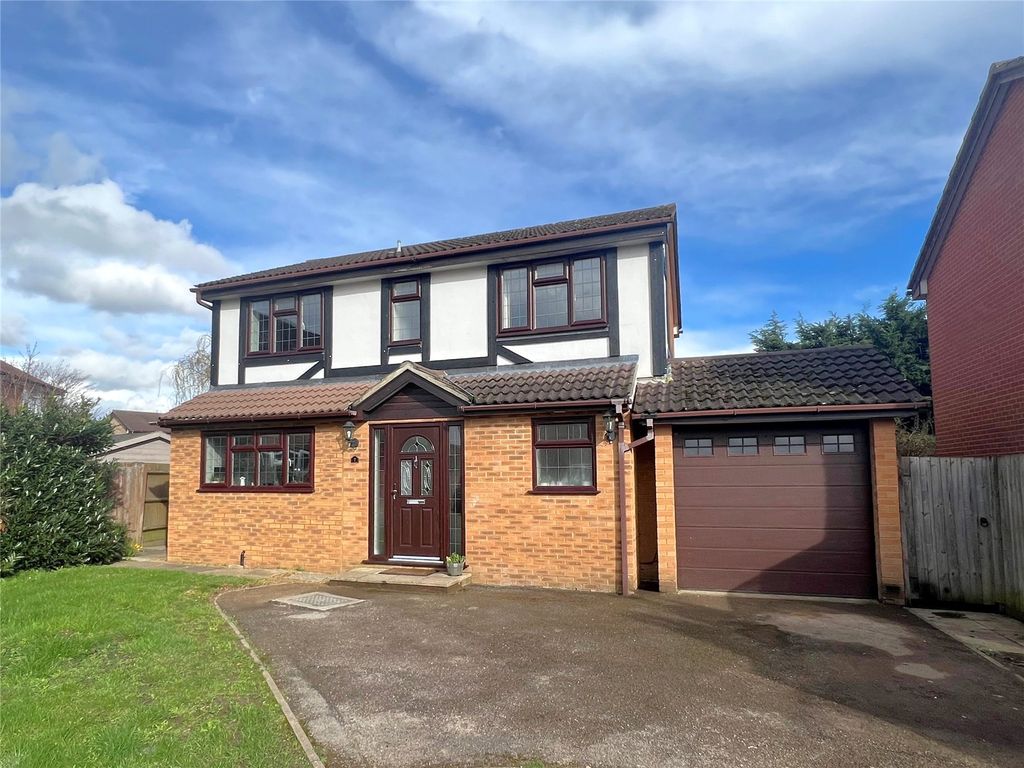 4 bed detached house for sale in Egham, Surrey TW20, £675,000 Zoopla