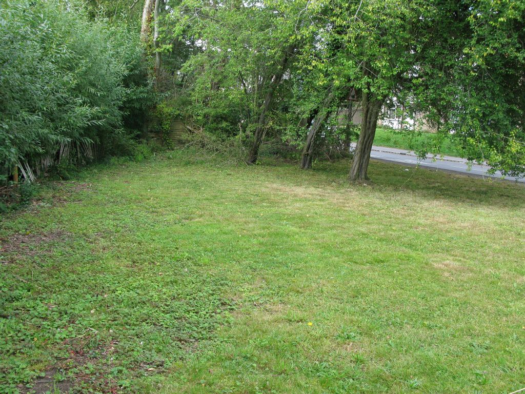 Land for sale in Waterside, Chesham HP5, £90,000 Zoopla