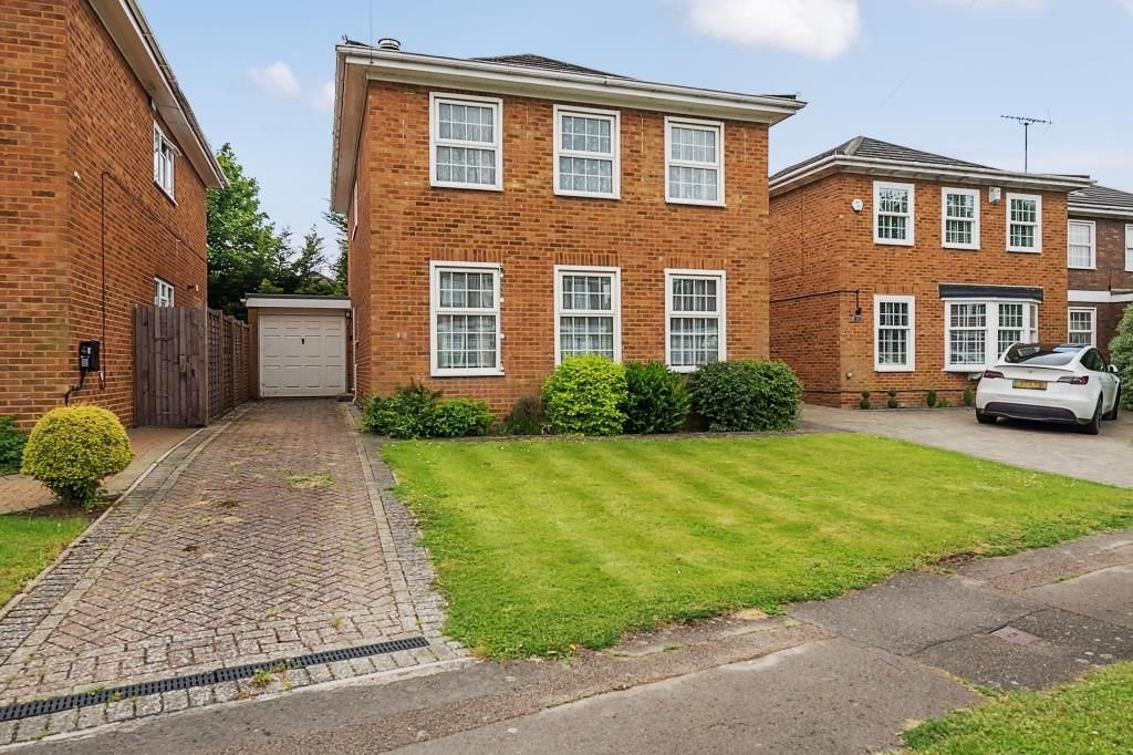 4 bed detached house for sale in Maidenhead, Berkshire SL6, £800,000