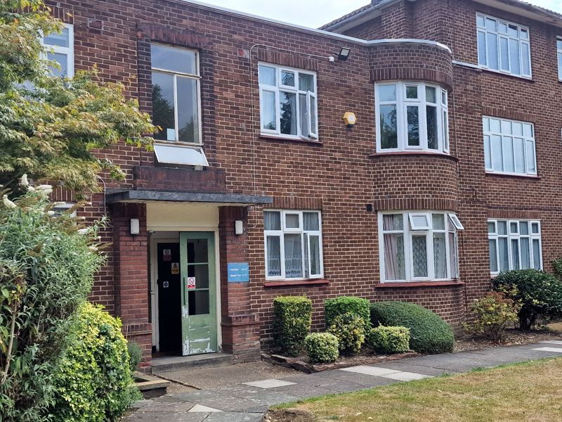 2 bed flat for sale in Canons Park Close, Canons Park, Edgware HA8 Zoopla