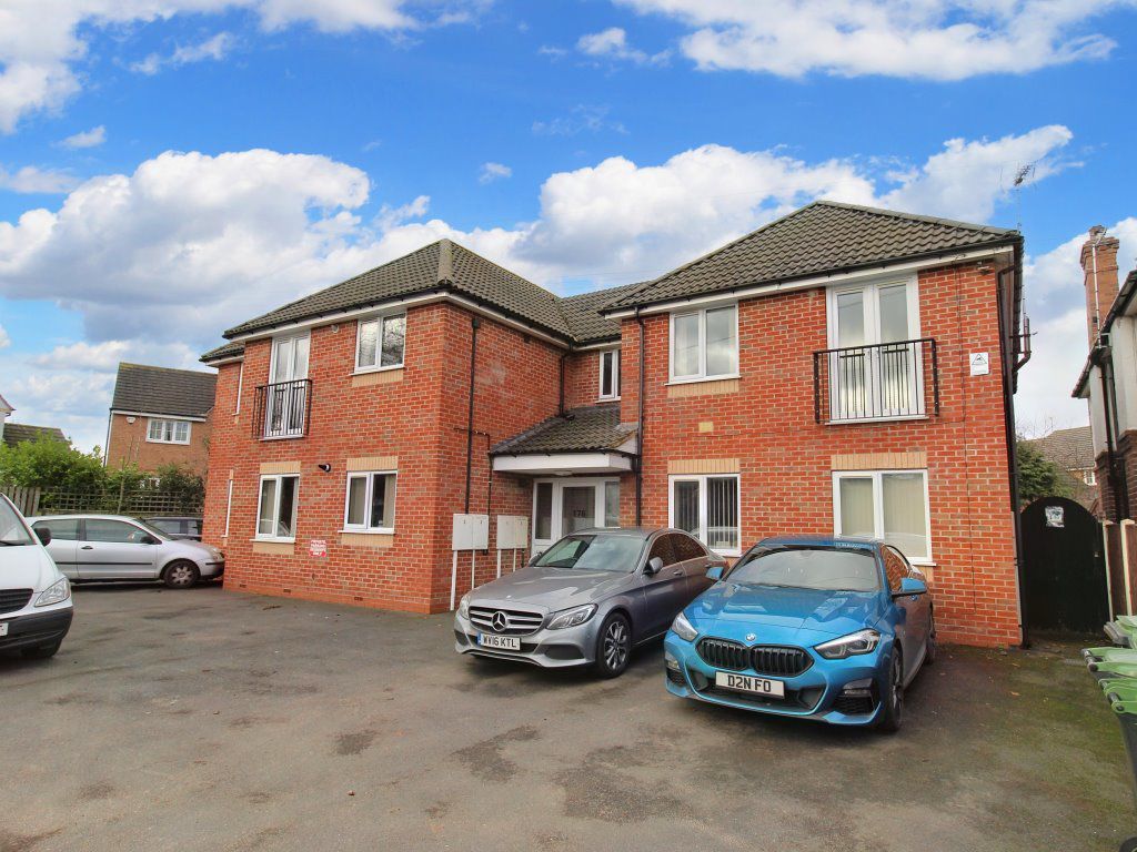 2 bed flat to rent in Bye Pass Road, Chilwell NG9, £895 pcm Zoopla