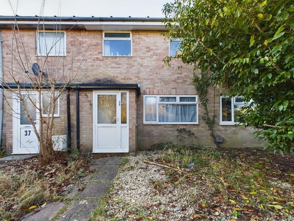 4 bed terraced house to rent in Millfield Close, Chichester PO19, £