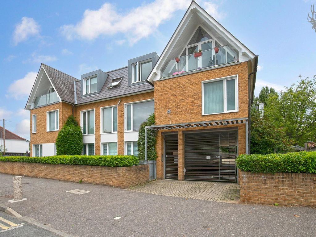 2 bed flat for sale in Valley Hill, Loughton IG10, £375,000 Zoopla