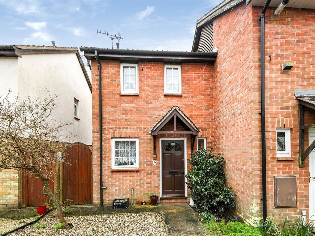 2 bed semidetached house for sale in Knights Road, Braintree, Essex