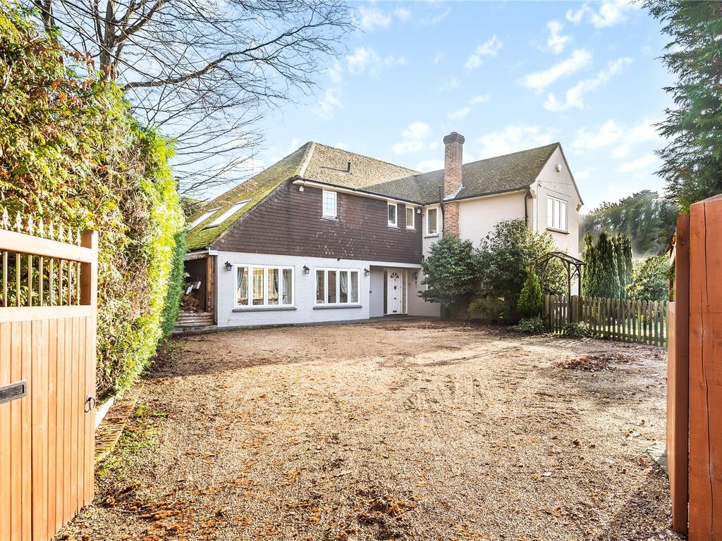 4 bed detached house for sale in Linkway, Camberley, Surrey GU15, £