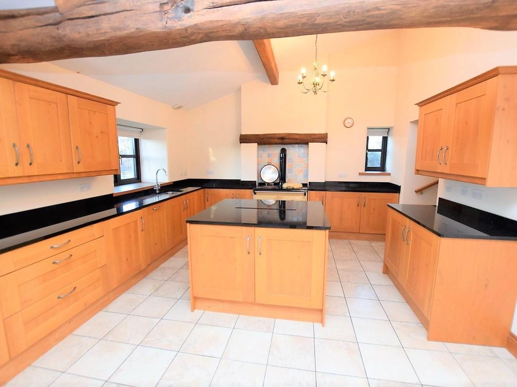 5 bed detached house to rent in Colne Road, Kelbrook, Barnoldswick BB18