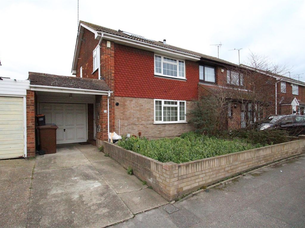 3 bed semidetached house to rent in Laxton Way, Sittingbourne ME10