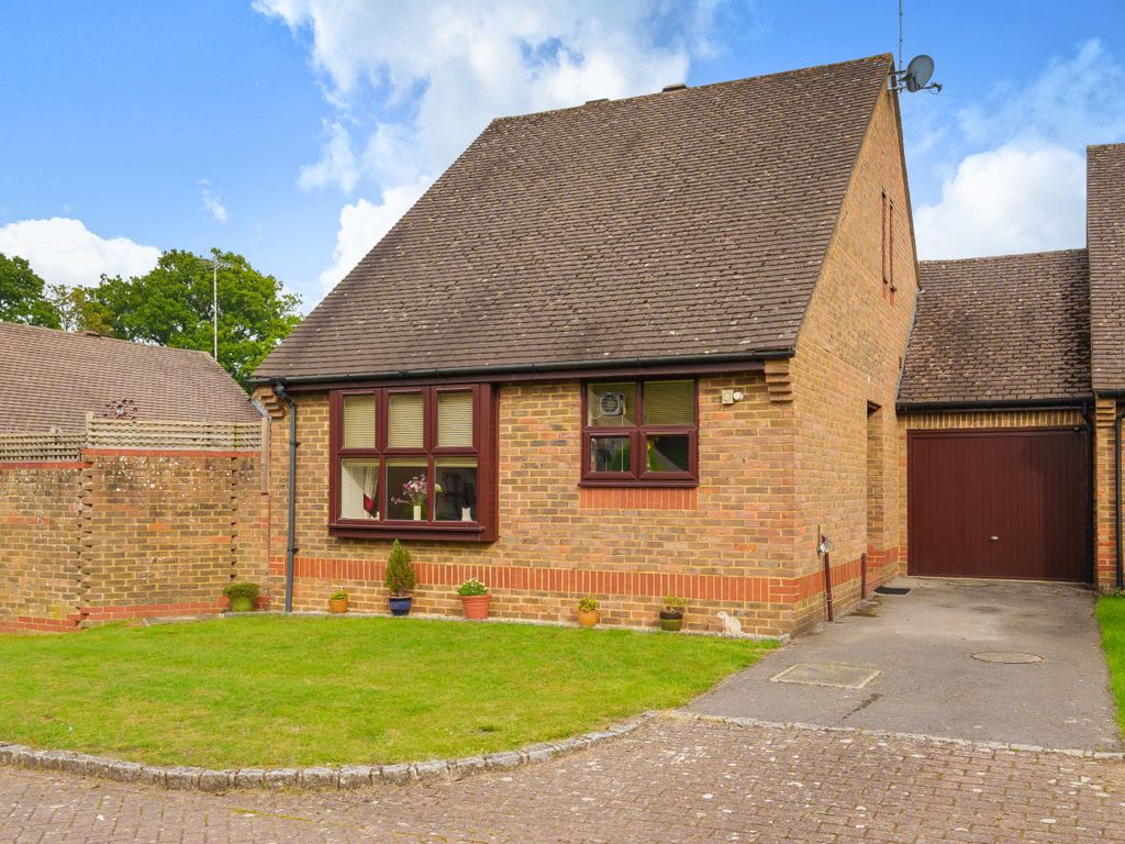 2 bed bungalow for sale in Chobham, Woking, Surrey GU24, £450,000 Zoopla