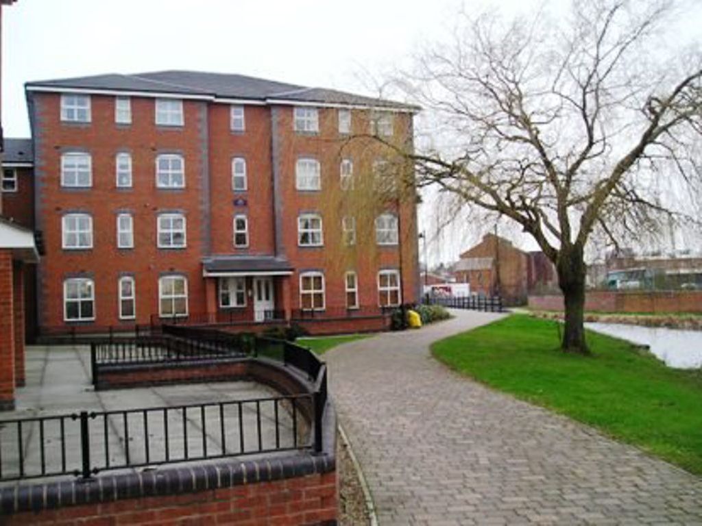 2 bed flat to rent in Drapers Fields, Canal Basin, Coventry CV1, £950