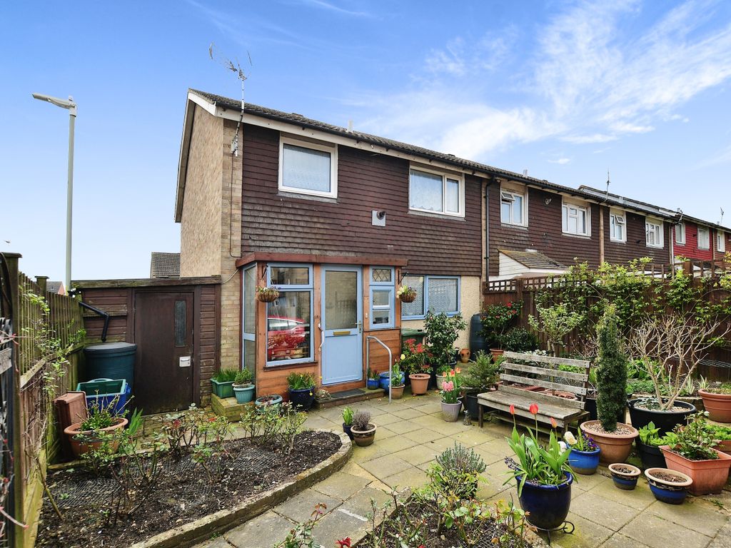 3 bed end terrace house for sale in Speldhurst Close, Ashford, Kent