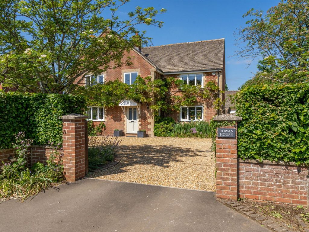 4 bed detached house for sale in Dauntsey Road, Great Somerford