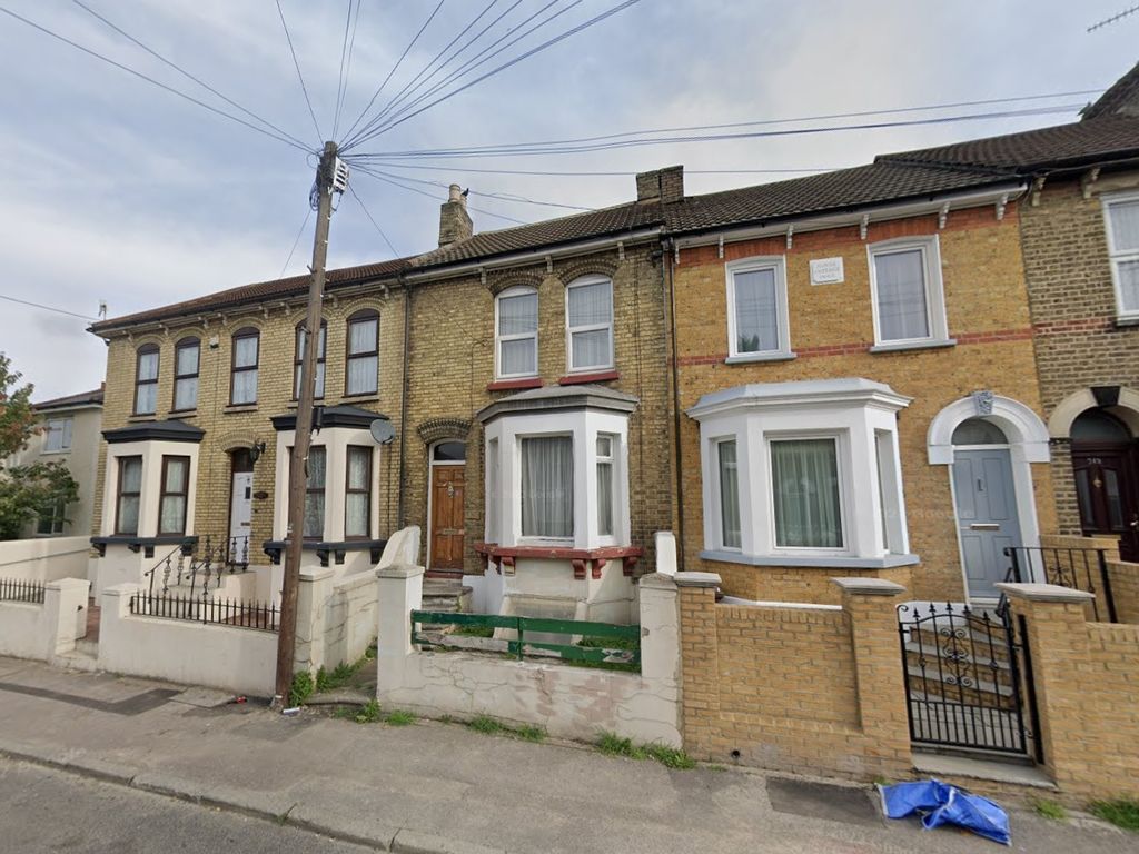3 bed terraced house for sale in Luton Road, Chatham ME4, £185,000 Zoopla