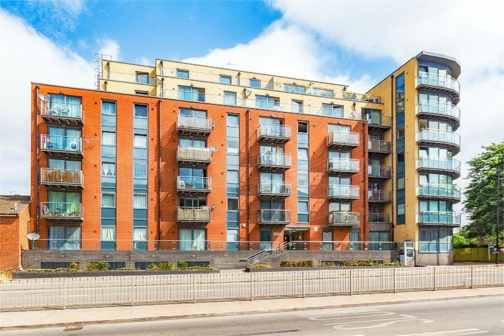 2 bed flat for sale in Bath Road, Slough SL1 Zoopla