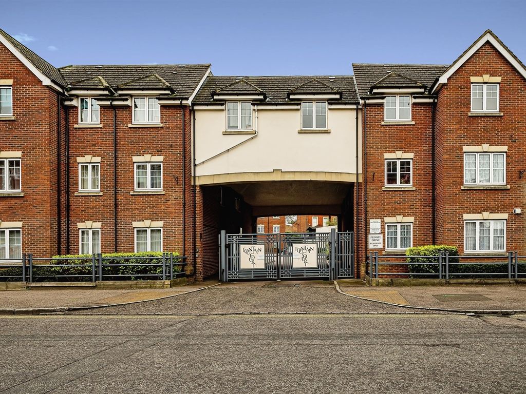 2 bed flat for sale in Buckingham Street, Aylesbury HP20 Zoopla
