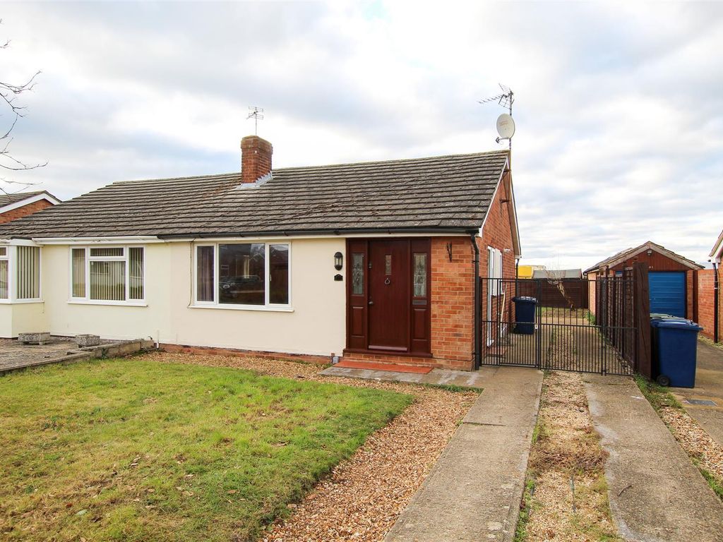 2 bed semidetached bungalow to rent in Tavistock Road, Cambridge CB4