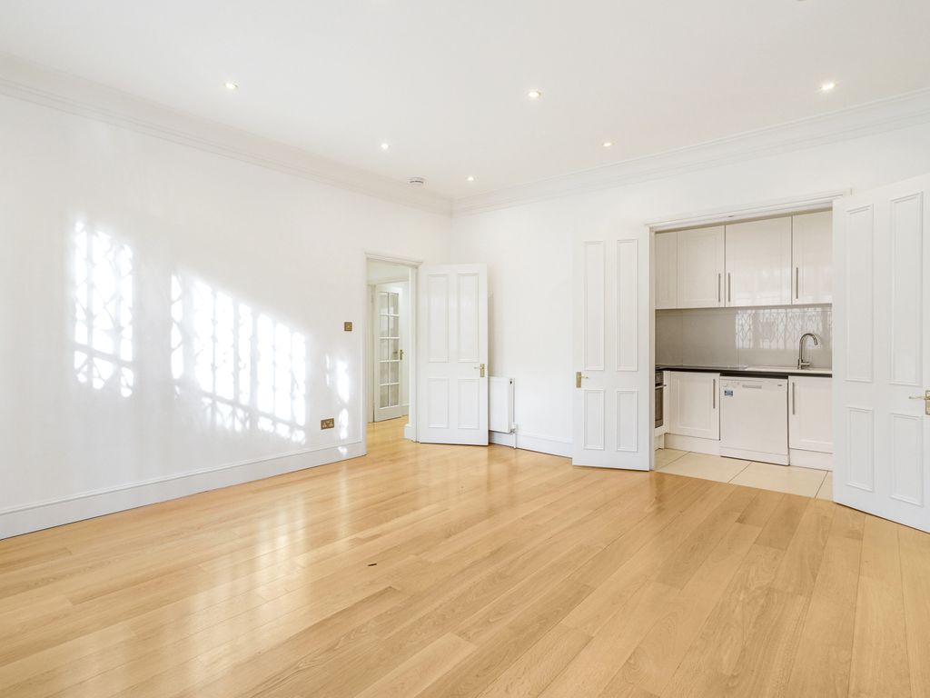 3 bed flat to rent in Cornwall Gardens, South Kensington SW7, £5,200
