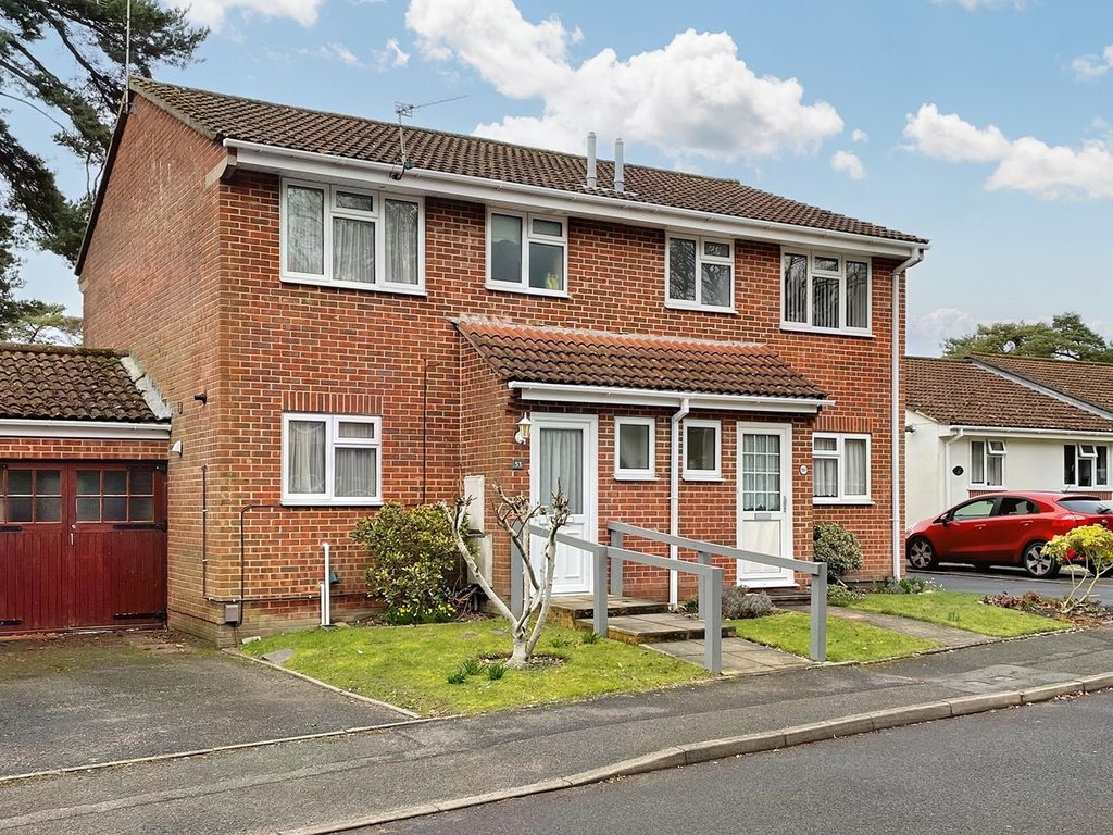4 bed semidetached house for sale in Swift Close, Creekmoor, Poole