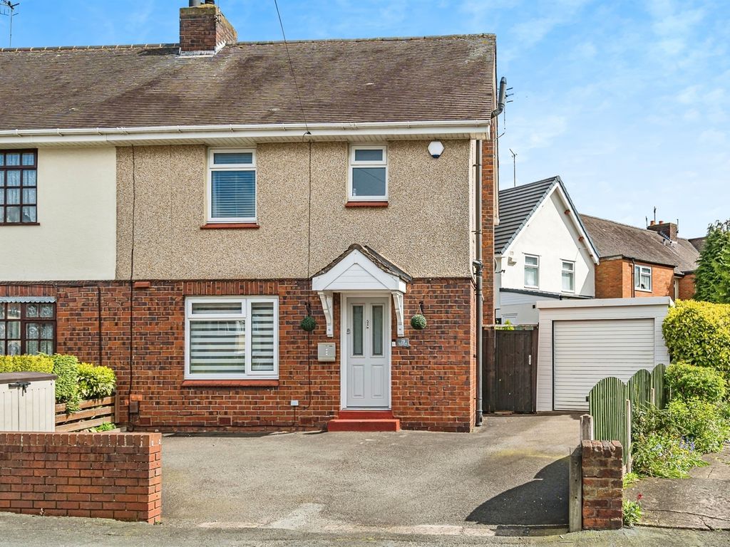 3 bed semidetached house for sale in Bowling Green Road, Netherton