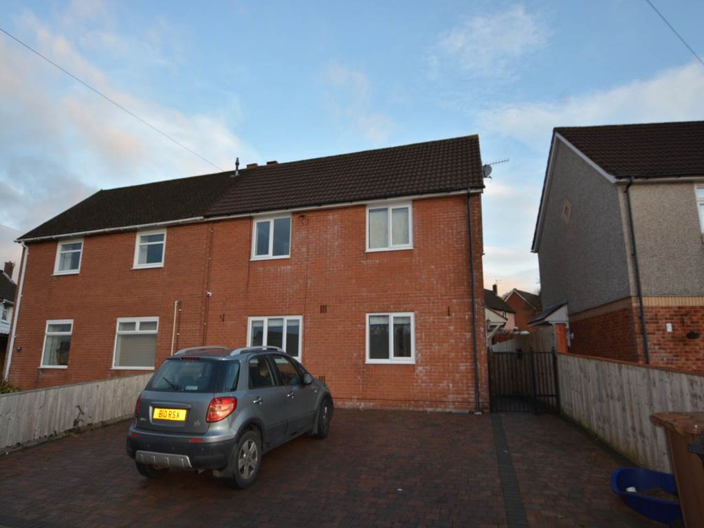 3 bed property to rent in Millbrook Road, Pontllanfraith, Blackwood