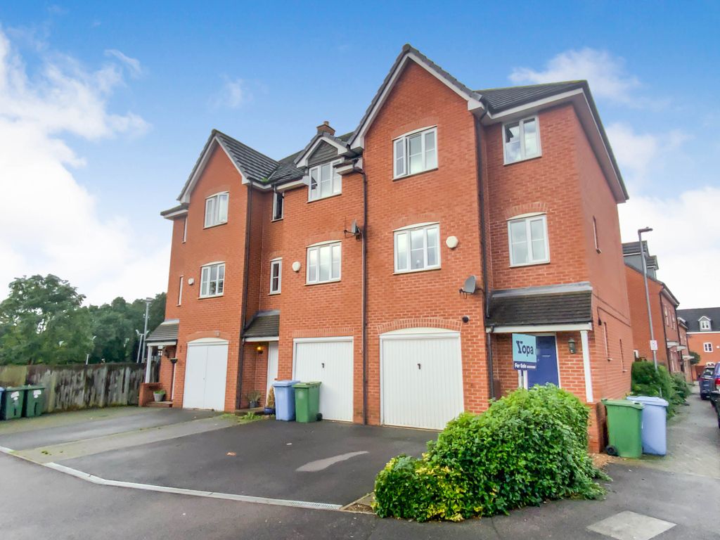 4 bed town house for sale in Waterfields, Retford DN22, £245,000 Zoopla