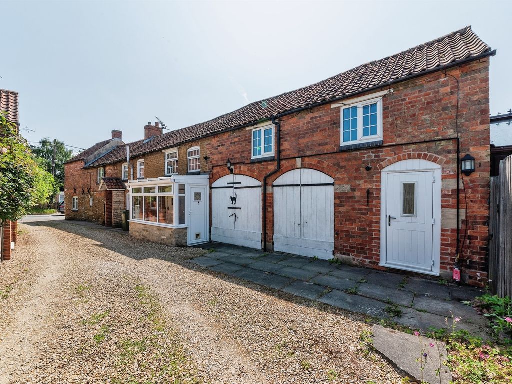 4 bed detached house for sale in High Street, Caythorpe, Grantham NG32