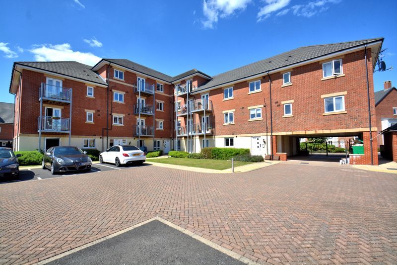 2 bed flat for sale in Whitebeam Court, Didcot OX11, £230,000 Zoopla
