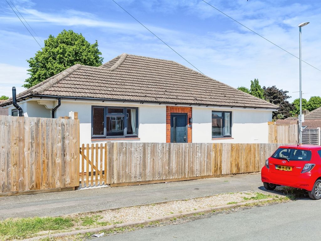 3 bed detached bungalow for sale in Hallwood Road, Kettering NN16 Zoopla