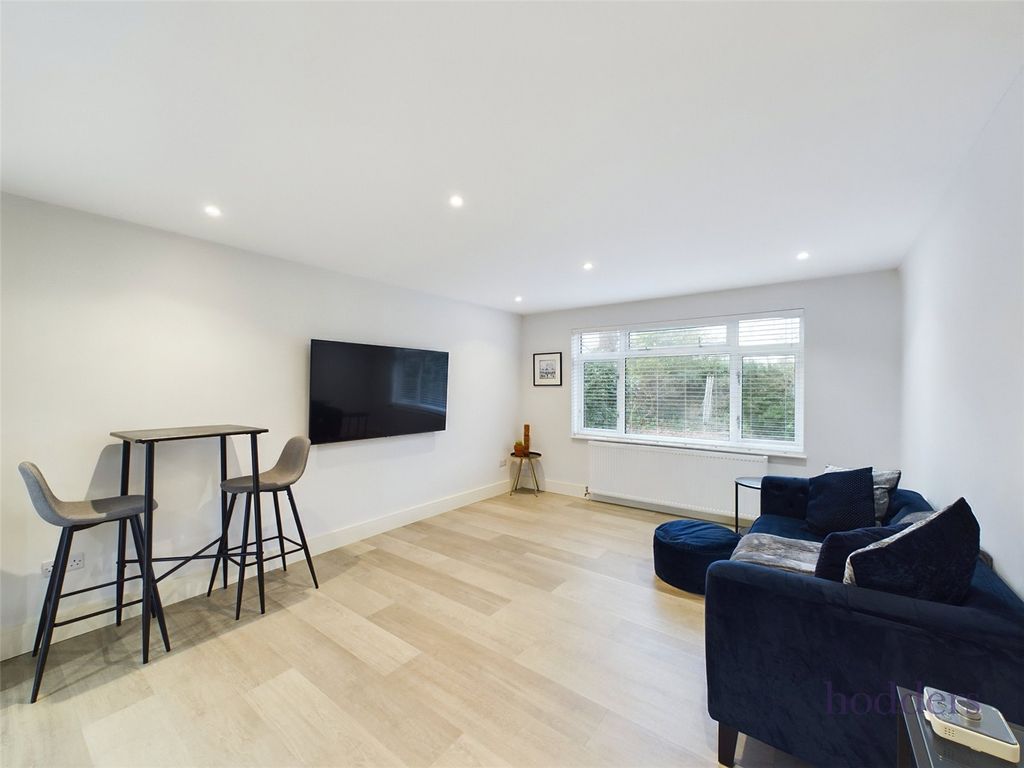 2 bed for sale in Ferney Road, Byfleet, Surrey KT14, £