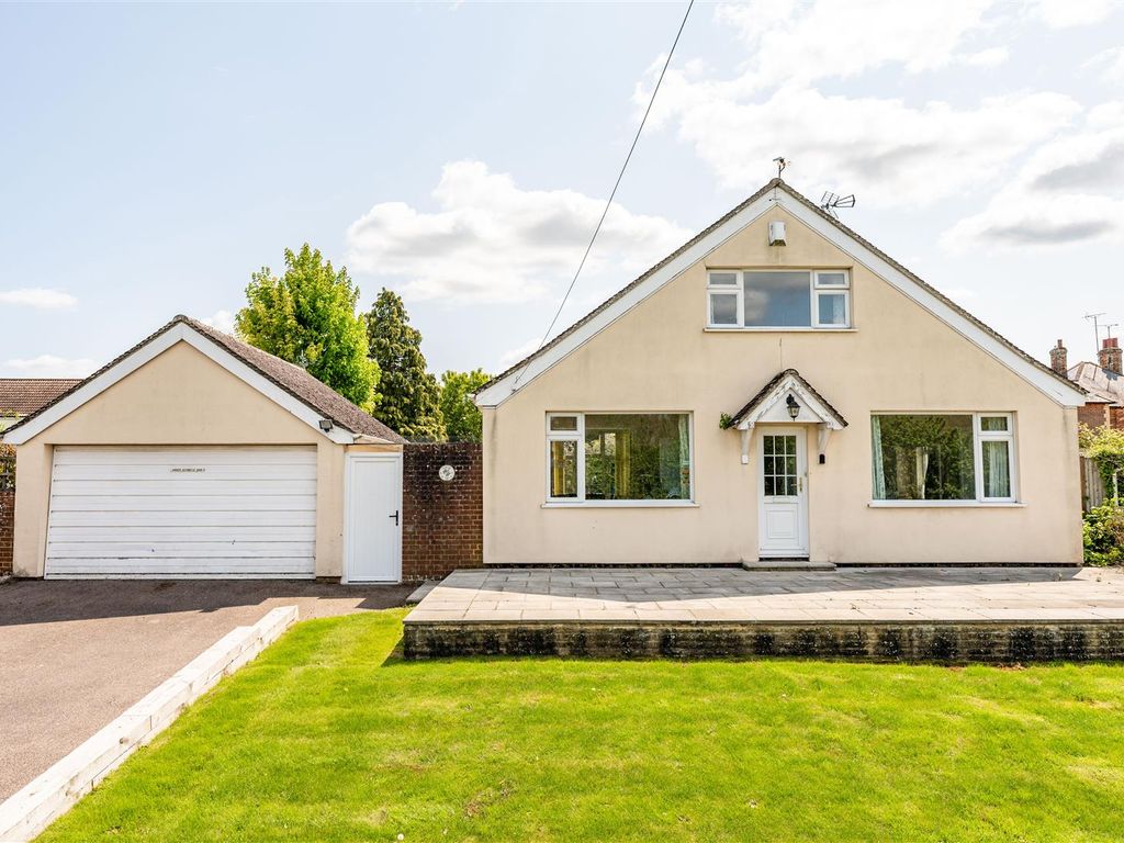 3 bed detached bungalow for sale in Wicken Road, Newport, Saffron