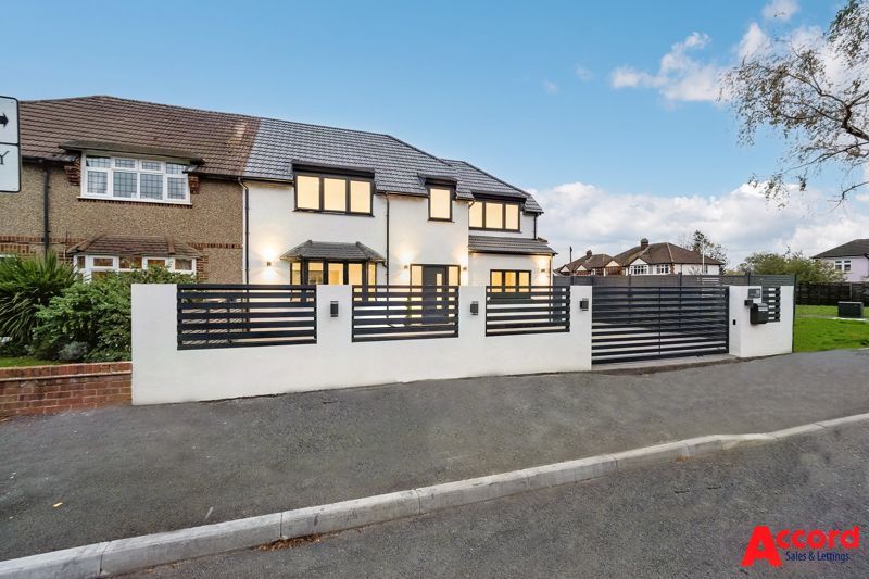 4 bed semidetached house for sale in Dee Way, Rise Park, Romford RM1