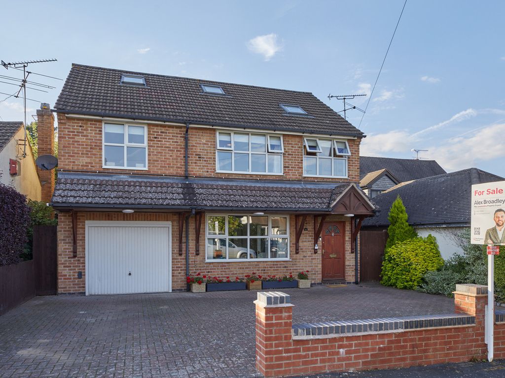 4 bed detached house for sale in Vicarage Close, Kirby Muxloe LE9, £