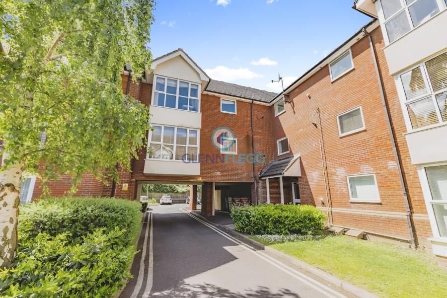2 bed flat for sale in Grasholm Way, Langley, Slough SL3, £280,000 Zoopla
