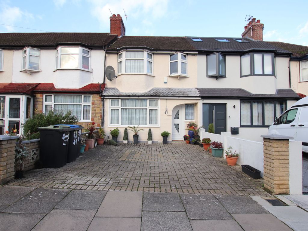 3 bed terraced house for sale in Empire Avenue, London N18, £500,000