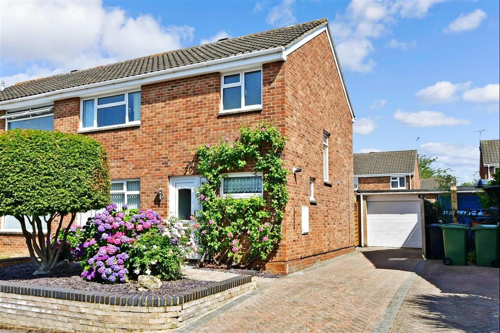 3 bed semidetached house for sale in Chislehurst Close, Senacre