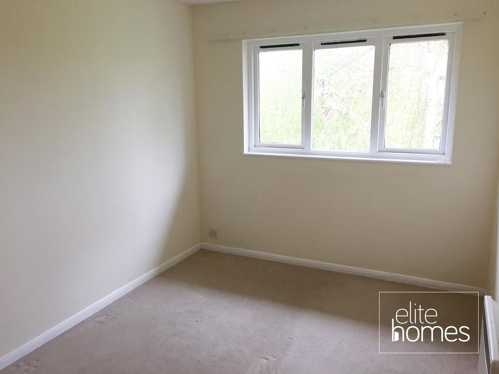 2 bed flat to rent in Maltby Drive, Enfield EN1, £1,500 pcm Zoopla