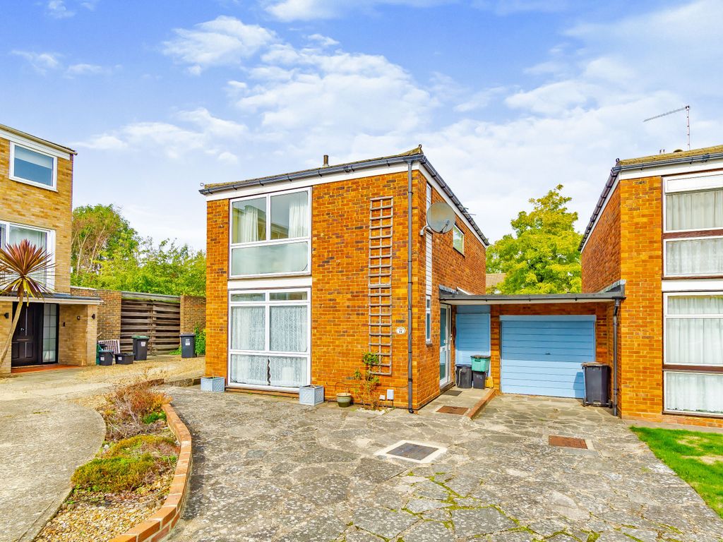 3 bed linkdetached house for sale in Matfield Close, Bromley BR2 Zoopla