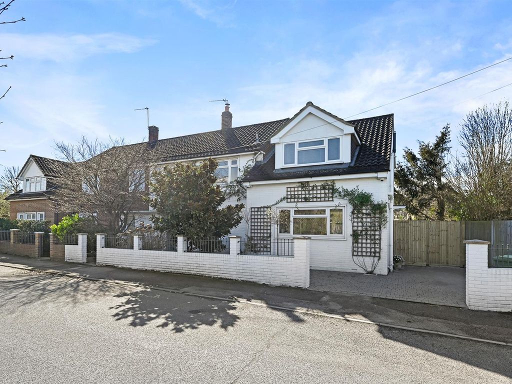 4 bed property for sale in Brookfield Gardens, Claygate, Esher KT10