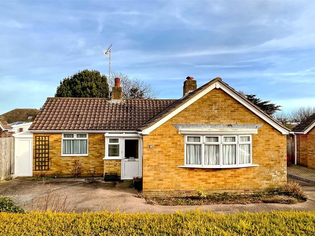 2 bed bungalow for sale in Vermont Way, East Preston, West Sussex BN16