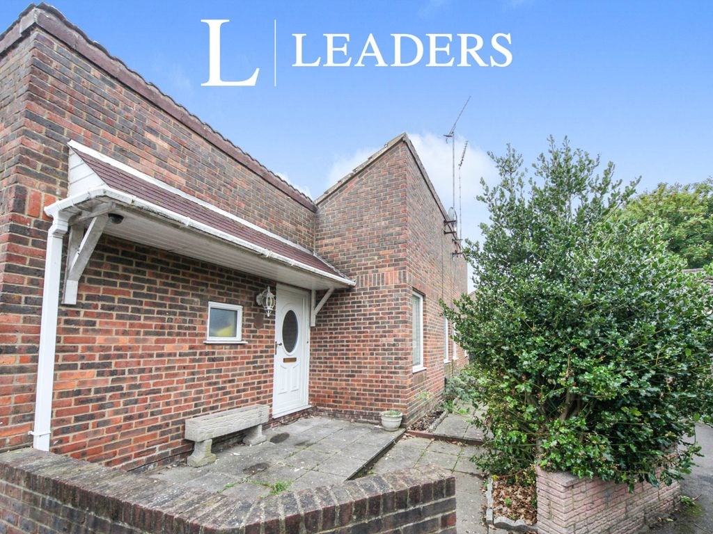 3 bed bungalow to rent in Westminster Gardens, Houghton Regis