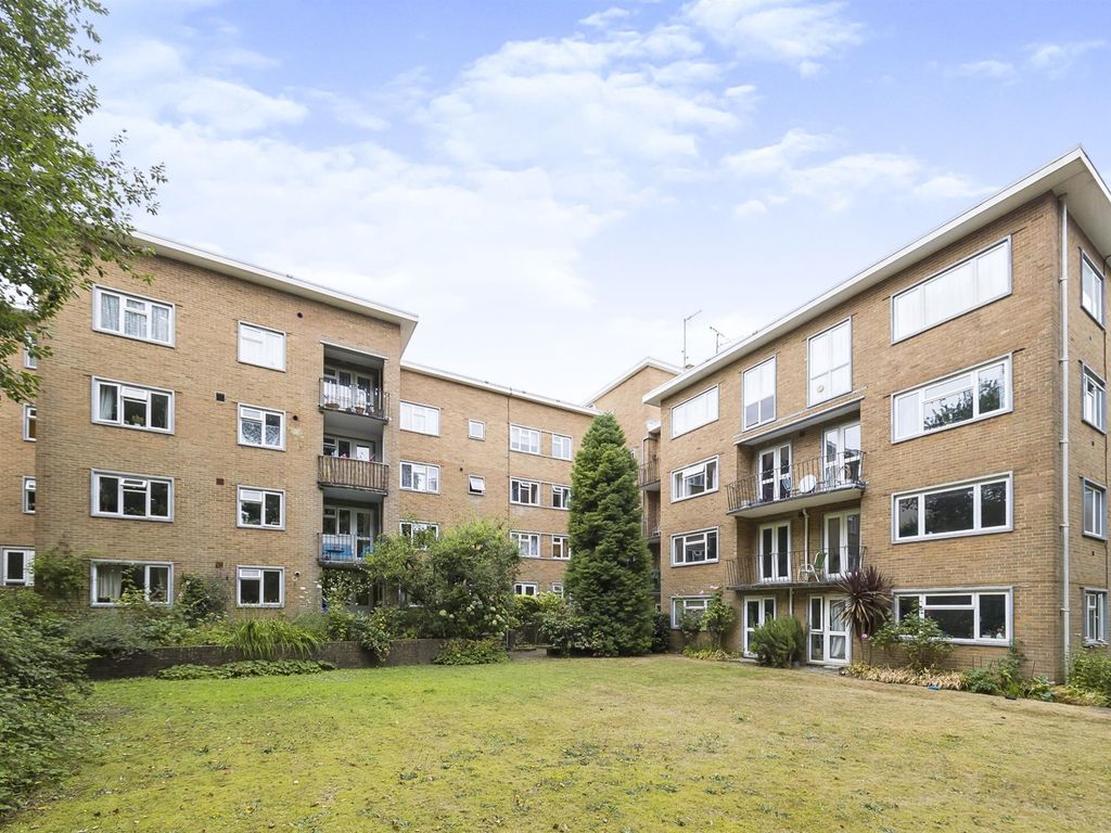 2 bed flat for sale in Boltro Road, Haywards Heath RH16 Zoopla